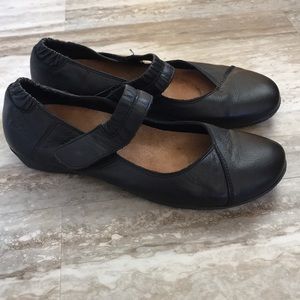Taos Shoes Ladies Size 38 Black Mary Jane Style